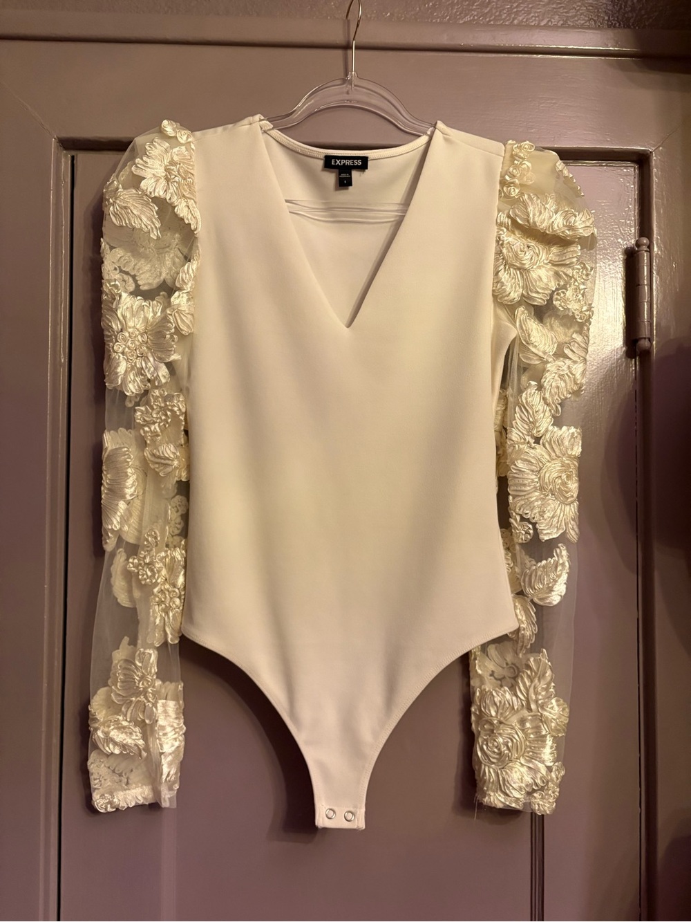 Express Women's Ivory Floral Lace Sleeve V-Neck Bodysuit SMALL
